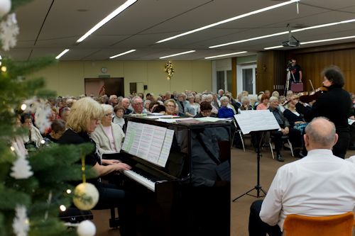 Duett der Solistinnen Ruth Schmitz (Klavier) und Isabelle Goldmann (Violine) Duett der Solistinnen Ruth Schmitz (Klavier) und Isabelle Goldmann (Violine)