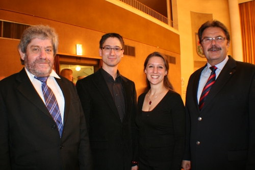 Oberbürgermeister Roland Henz mit den Stars des Abends Walter Langenfeld, Stephan Langenfeld und Verena Langenfeld-Jungmann Foto