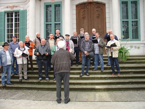 Gesang auf der Schlosstreppe Gesang auf der Schlosstreppe