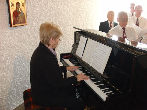 Ruth Schmitz begleitet am Piano Ruth Schmitz begleitet am Piano