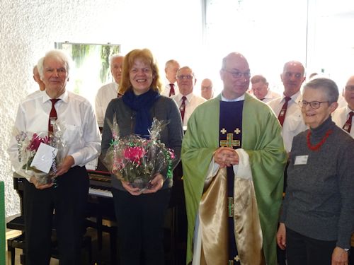 Schlussapplaus: Johannes und Ruth Schmitz, Pastor Volker Schneider und Theresia Gehl Foto